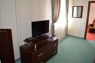Отель Hotel Rusu Петрошани Люкс с 2 спальнями и кроватью размера "queen-size"-7
