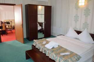Отель Hotel Rusu Петрошани Люкс с 2 спальнями и кроватью размера "queen-size"-8